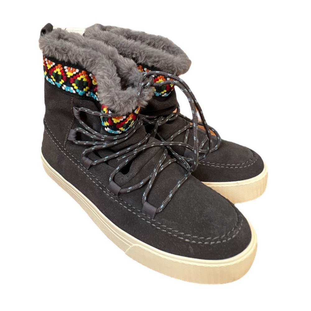 NWOT TOMS Alpine Suede Water Resisting Boots